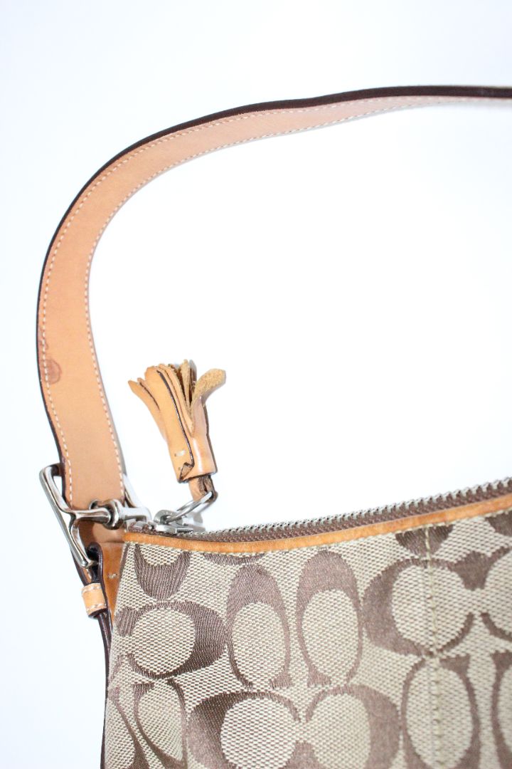 VINTAGE — 2005 Coach Baguette