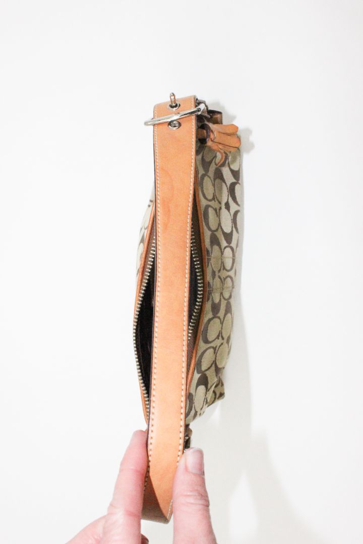 VINTAGE — 2005 Coach Baguette
