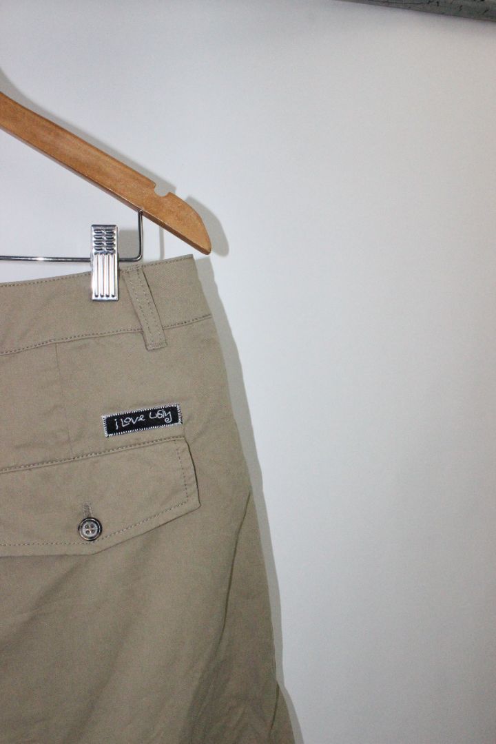 SHORTS, I LOVE UGLY, L