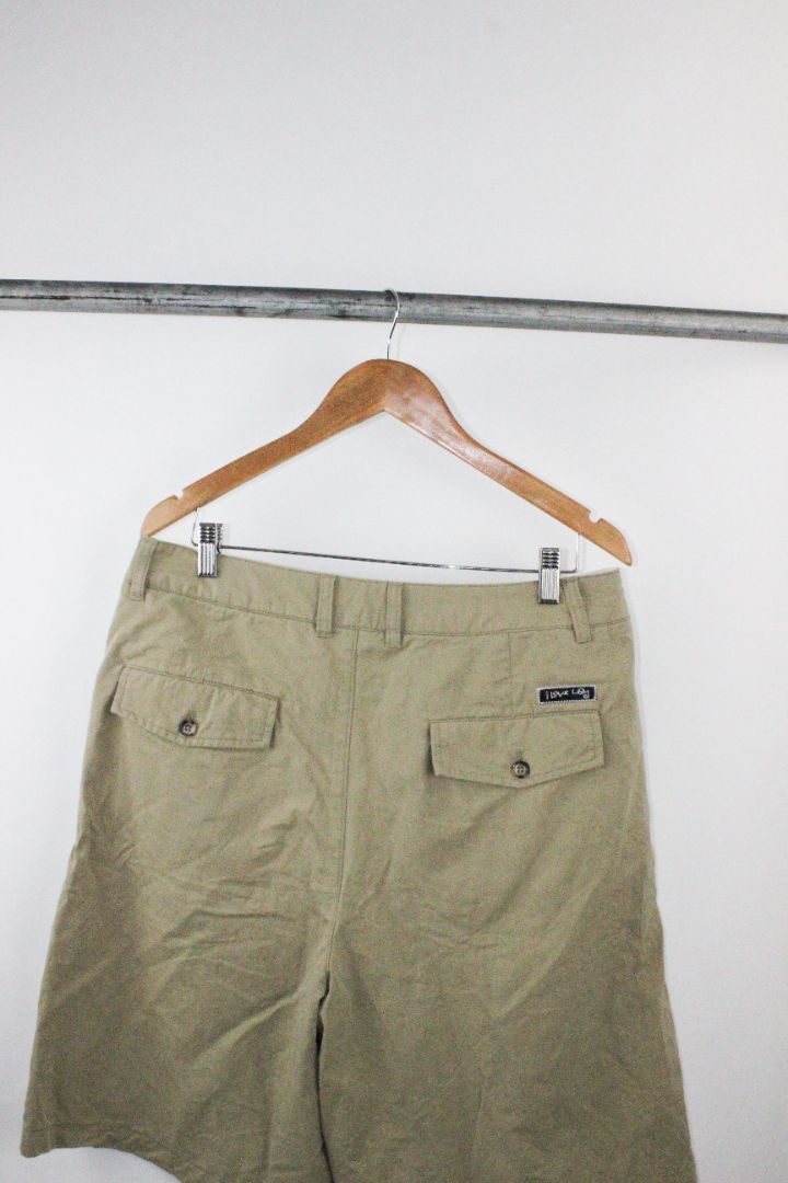 SHORTS, I LOVE UGLY, L