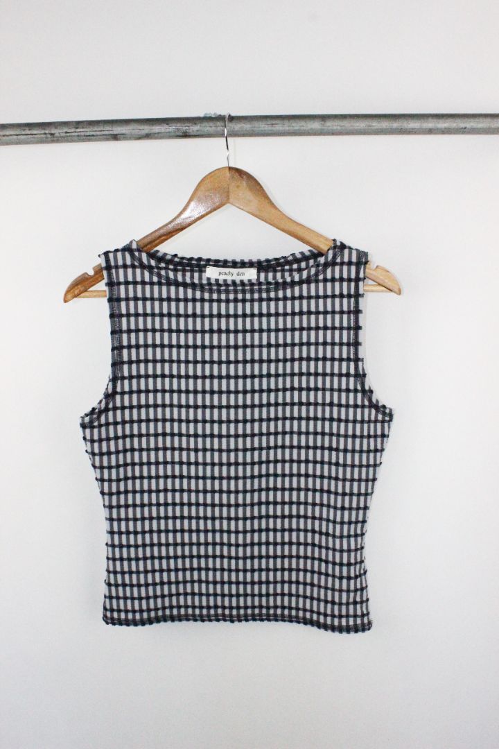 SINGLET, PEACHY DEN, L