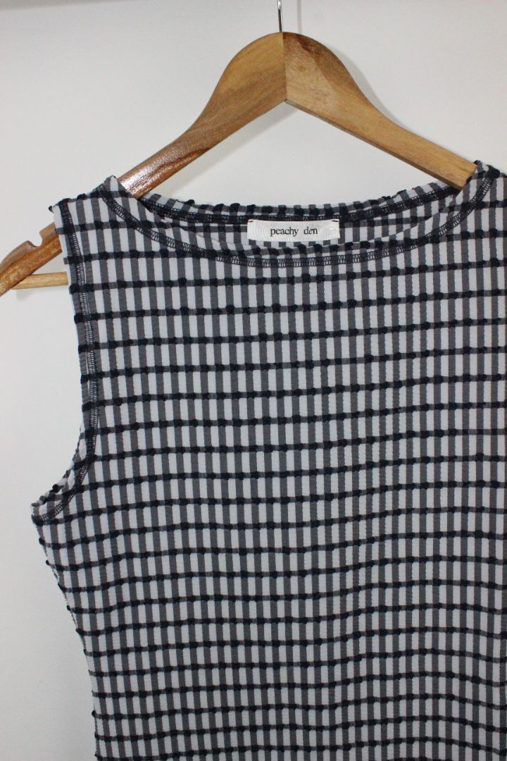 SINGLET, PEACHY DEN, L