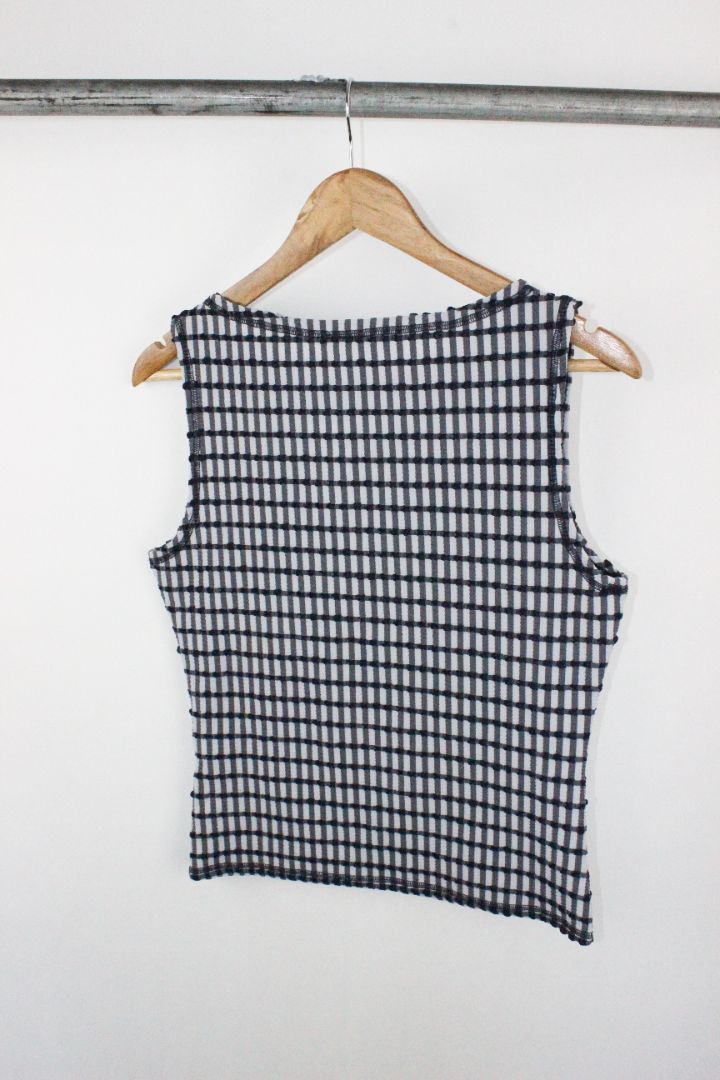 SINGLET, PEACHY DEN, L
