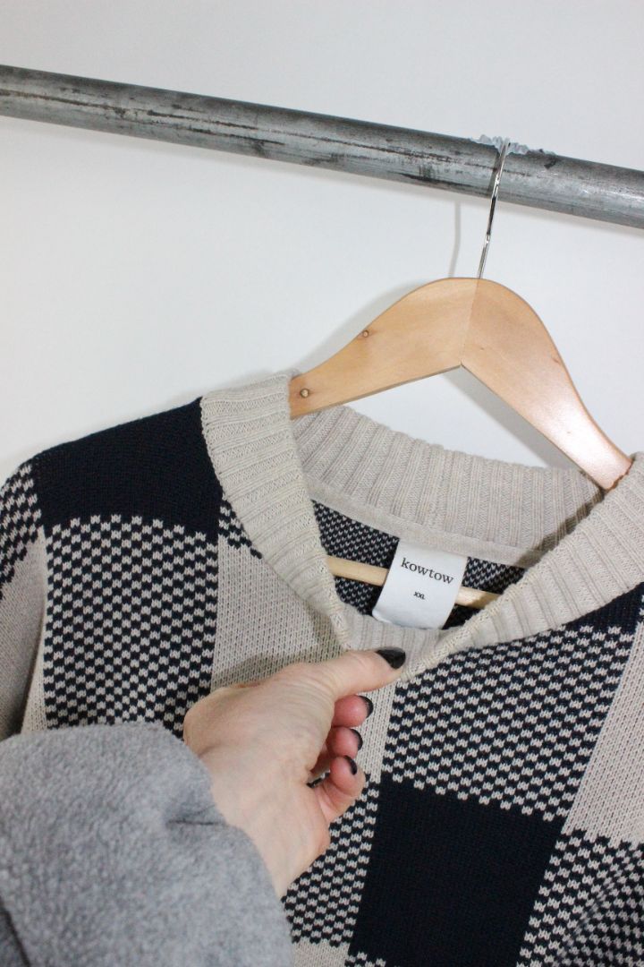 KNIT, KOWTOW, XXL