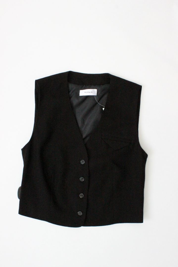 REMAIN — Vest, 6
