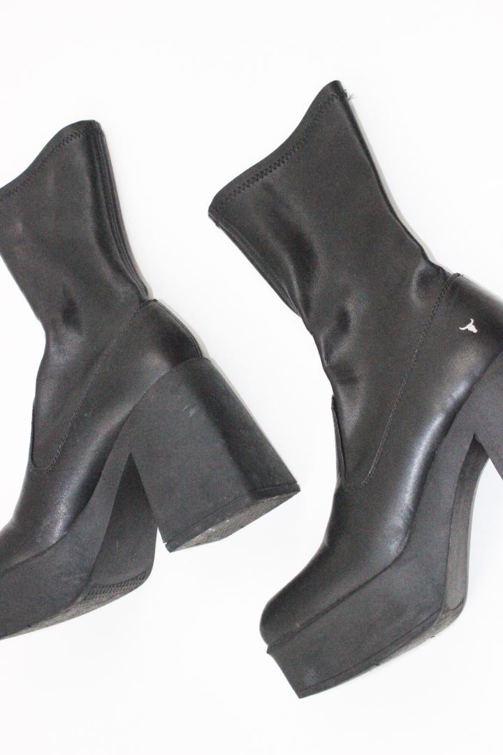 WINDSOR SMITH — Platform Boots, 8