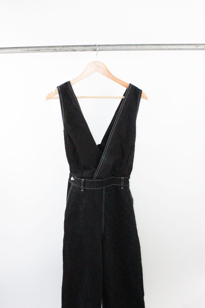 JUMPSUIT, KOWTOW, L