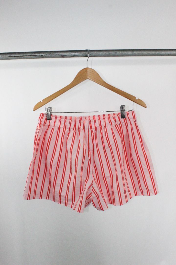 SHORTS, DEAR DYLAN, M