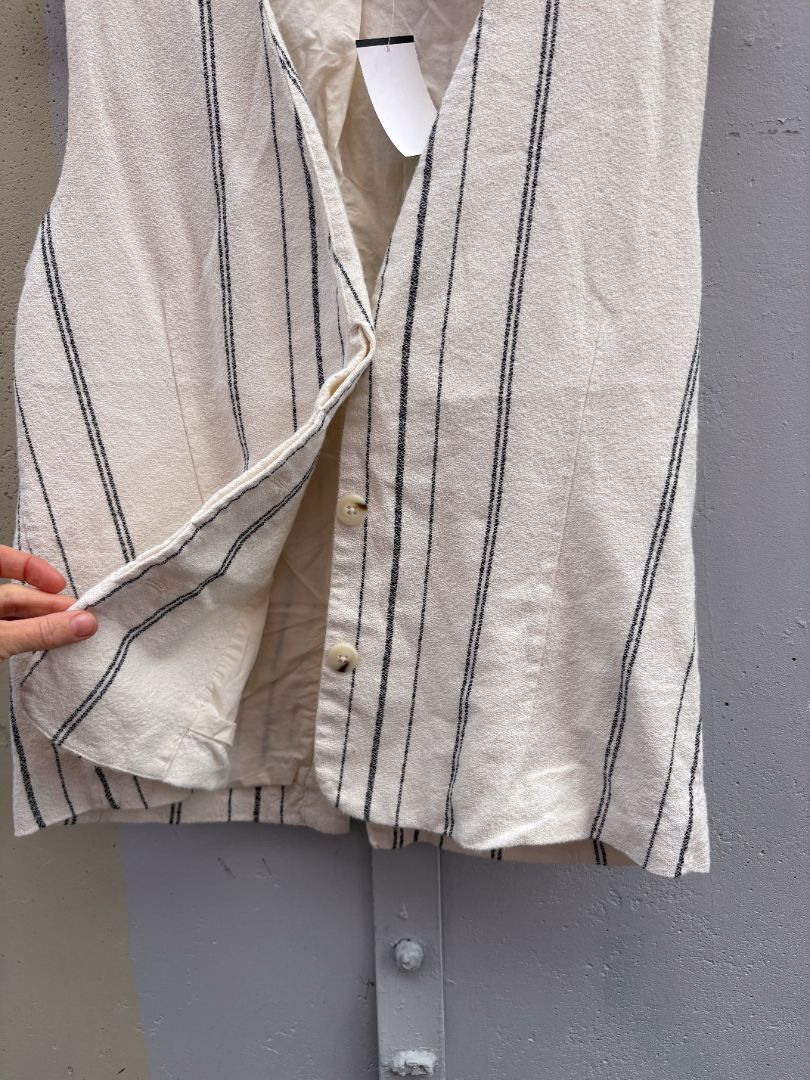 VEST, ASSEMBLY LABEL, 10