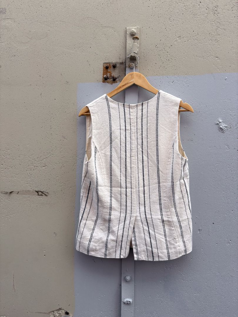 VEST, ASSEMBLY LABEL, 10