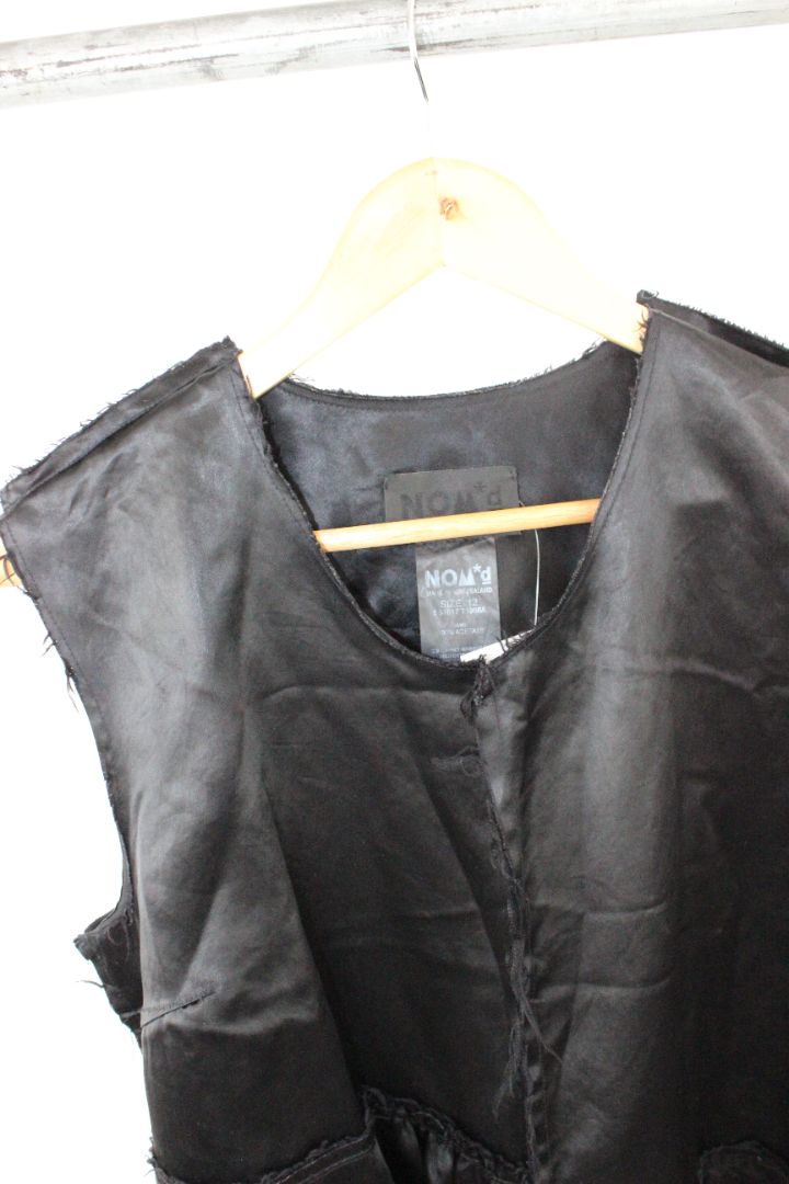 BLOUSE, NOM D, 12