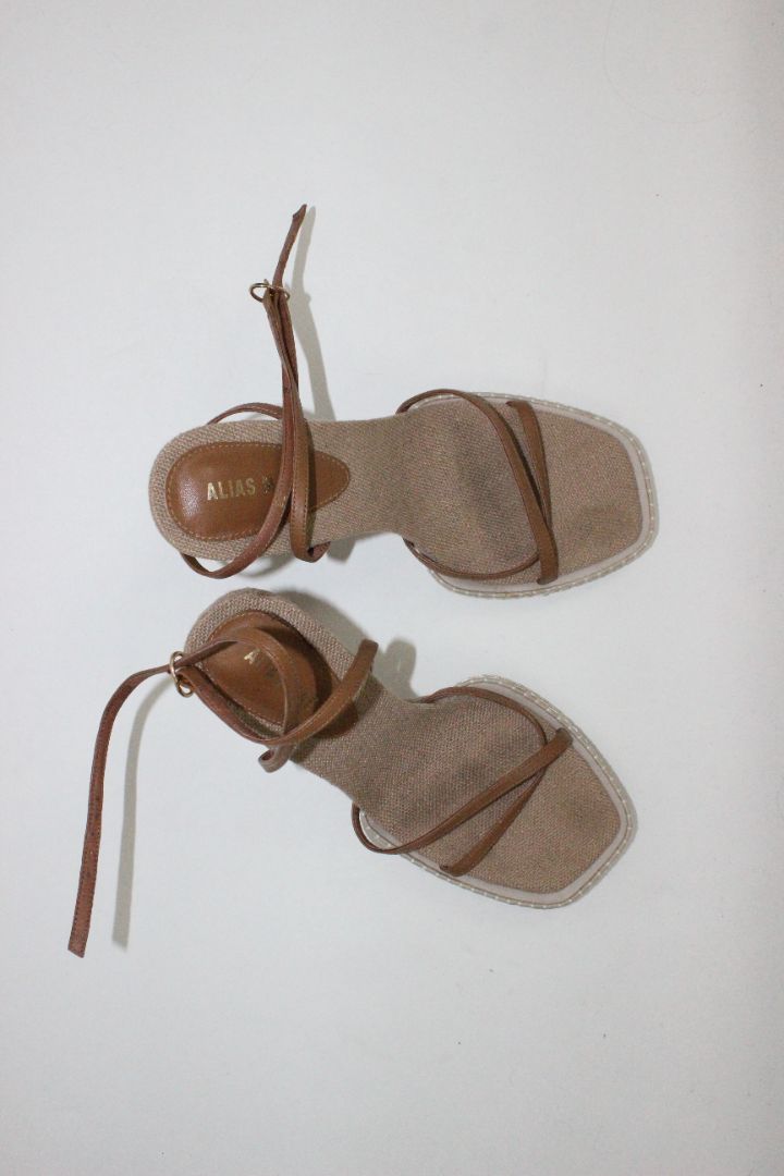 SHOES, ALIAS MAE, 38