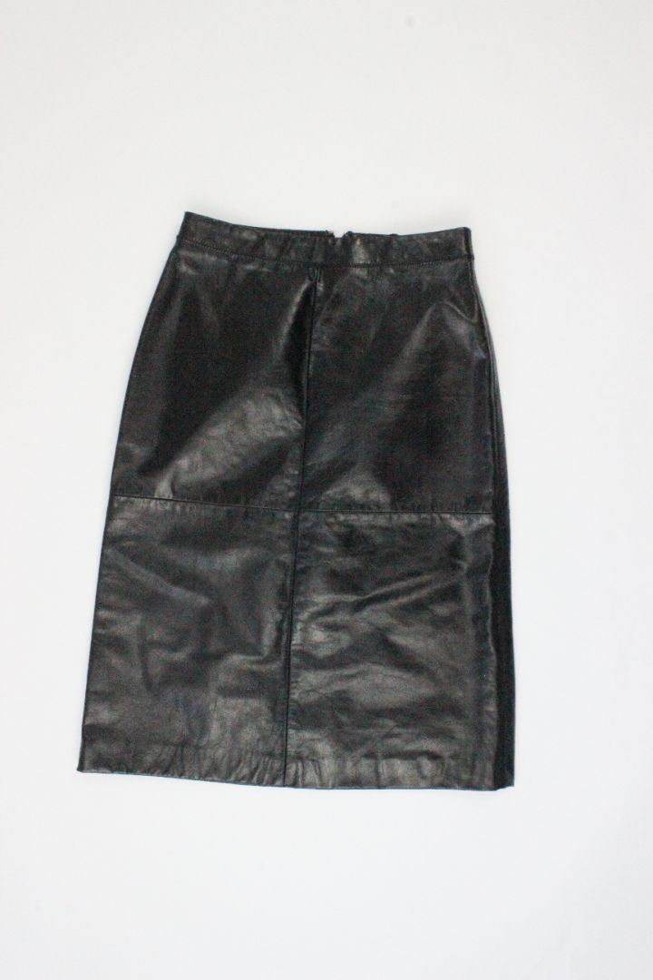 VINTAGE, GAP LEATHER SKIRT, SIZE 6