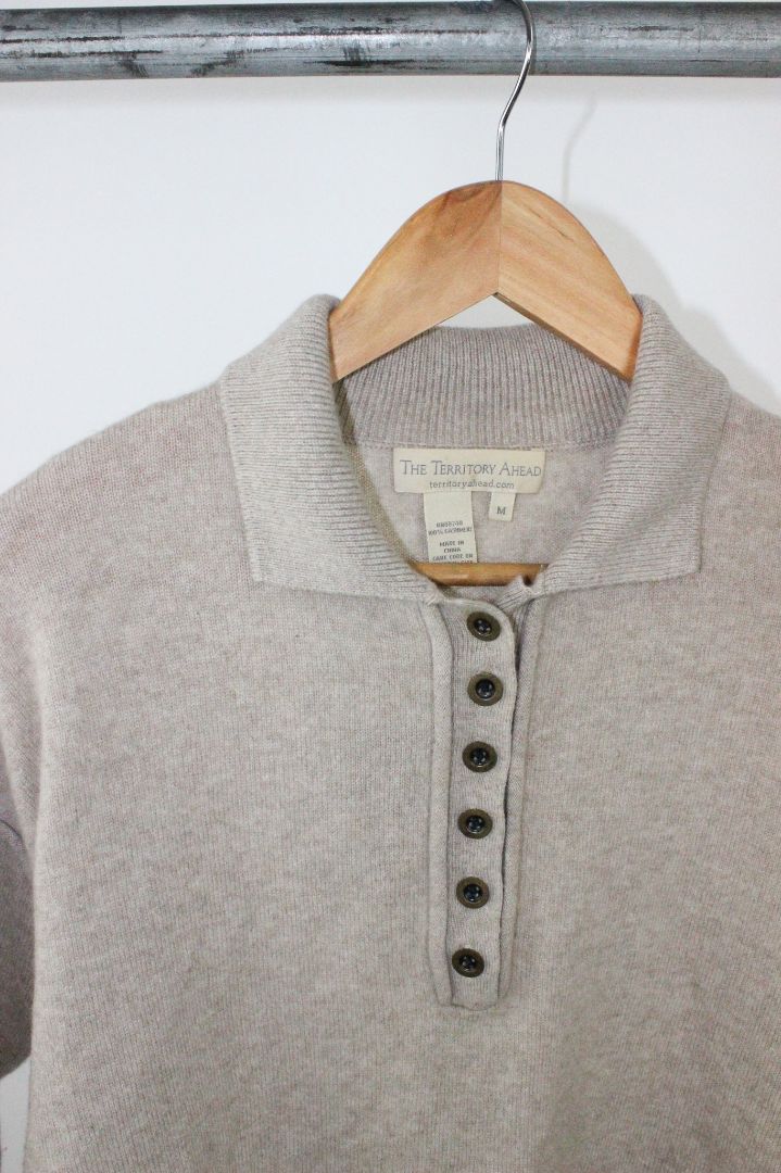 KNIT, THE TERRITORY AHEAD, M