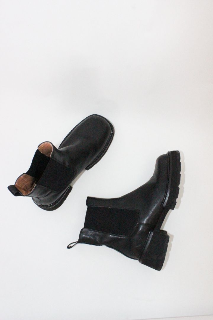 SHOES, ALIAS MAE, 39