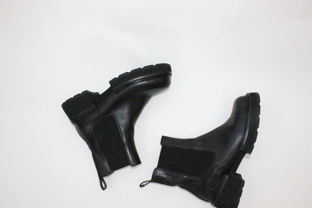 SHOES, ALIAS MAE, 39