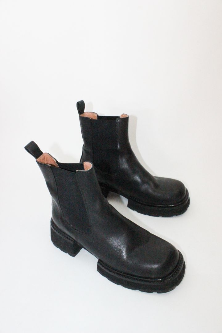 SHOES, ALIAS MAE, 39